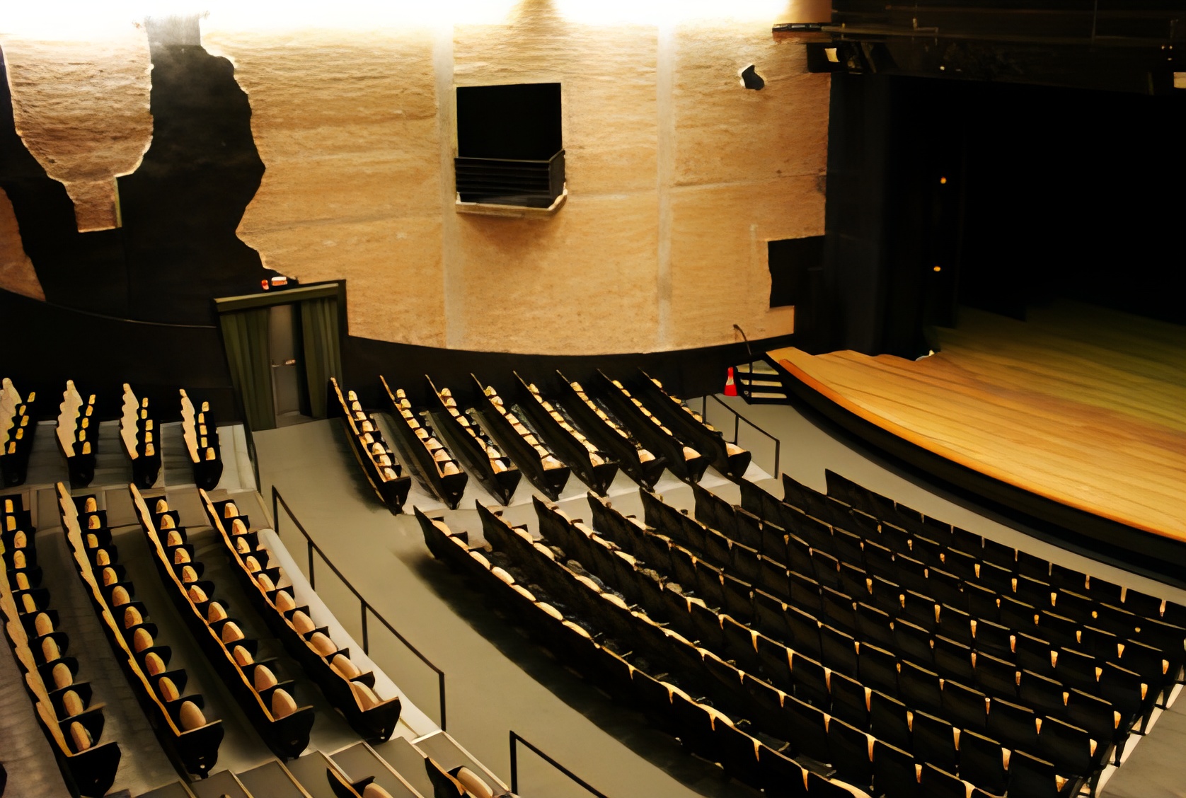 imagem antiga do prédio do teatro tuca